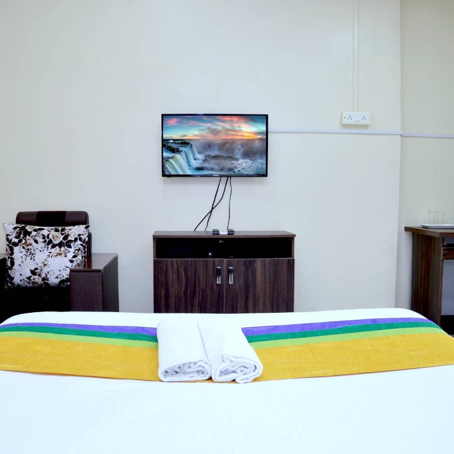 Hotel Bestow Inn Koregaon Park Pune -Near Osho Ashram Exteriör bild